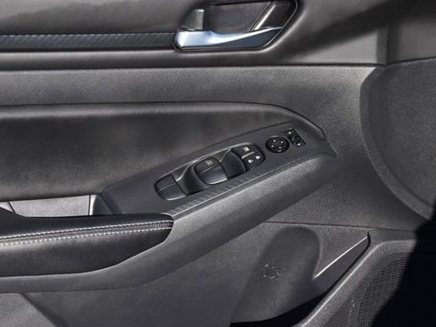 Used 2024 Nissan Altima 2.5 SV image 23