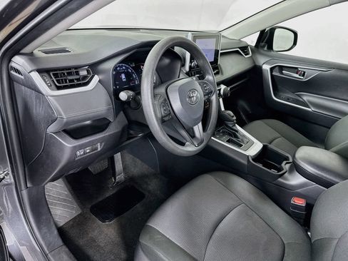 Used 2025 Toyota RAV4 XLE FWD image 9