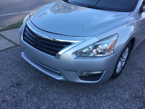 Used 2014 Nissan Altima 2.5 S w/ Sport Value Package image 2