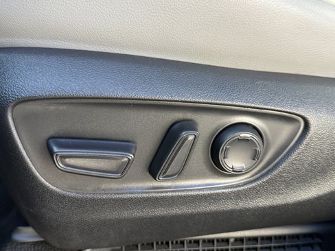 Used 2025 Toyota Sienna XLE image 26