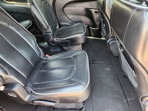 Used 2021 Chrysler Pacifica Limited w/ S Appearance Package image 28