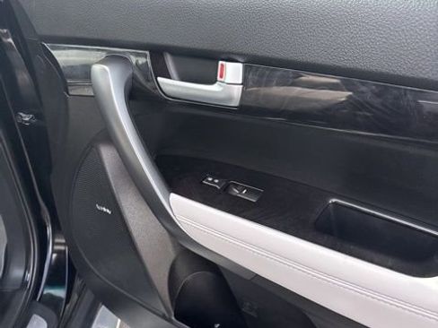 Used 2014 Kia Sorento SX w/ 3rd Row Package image 42