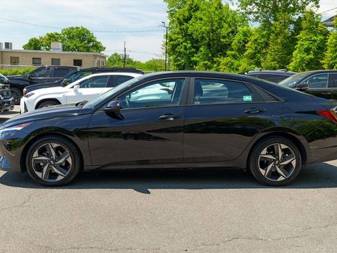 Used 2023 Hyundai Elantra SEL w/ Convenience Package FWD image 4