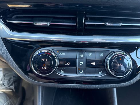 Used 2024 Buick Envista Sport Touring w/ Convenience I Package FWD image 28