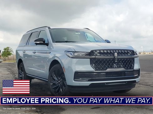 New 2026 Lincoln Navigator Reserve w/ Jet Appearance Package AWD/4WD image 1