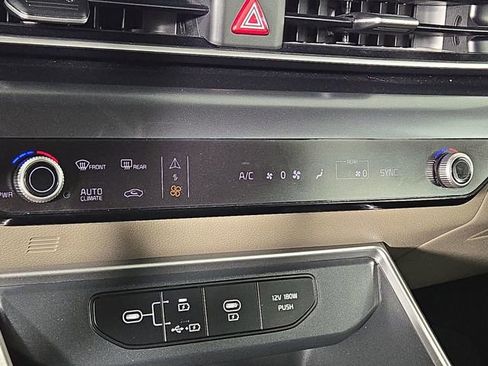 Used 2025 Kia Carnival image 20