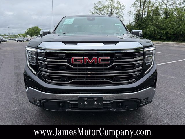 Used 2023 GMC Sierra 1500 SLT AWD/4WD image 2