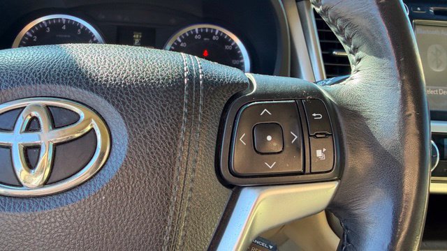 Used 2015 Toyota Highlander XLE AWD/4WD image 24