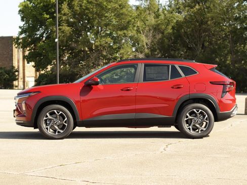 New 2026 Chevrolet Trax LT FWD image 4