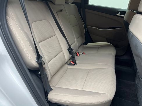 Used 2021 Hyundai Tucson SE FWD image 16