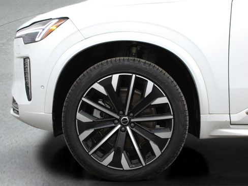 Used 2025 Volvo XC90 B5 Ultra AWD/4WD image 6