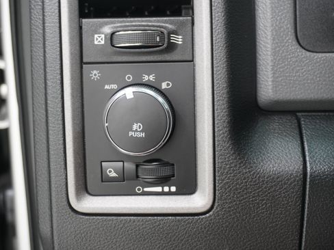 Used 2017 RAM 1500 Express RWD image 18