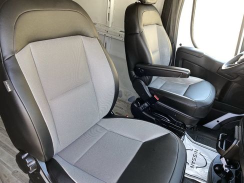 Used 2025 RAM ProMaster 2500 w/ Convenience Group FWD image 11