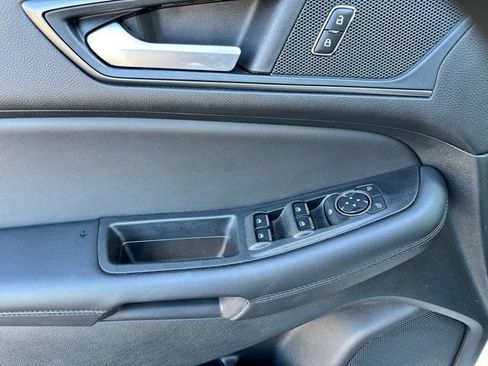 Used 2024 Ford Edge SE image 11