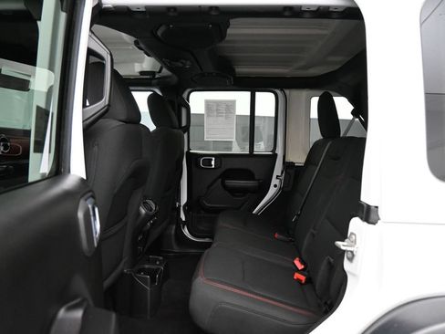 Used 2023 Jeep Wrangler Unlimited Rubicon w/ Cold Weather Group AWD/4WD image 18