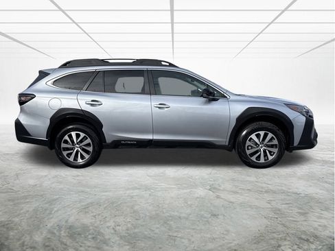 Used 2025 Subaru Outback Premium w/ Popular Package #1A image 3