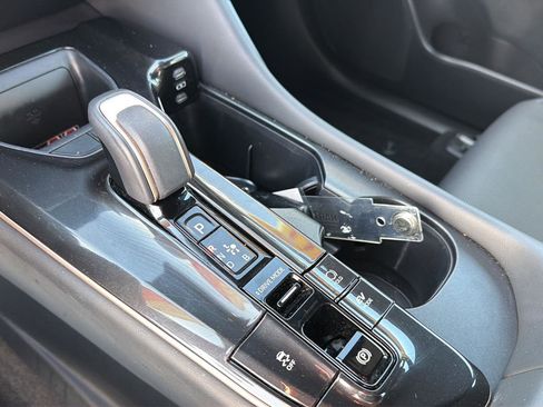 Certified 2025 Toyota Crown XLE image 28