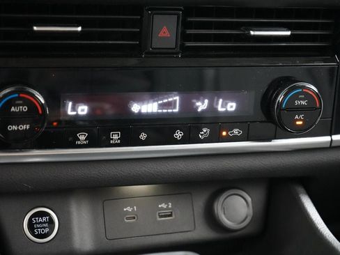 Used 2022 Nissan Rogue SV AWD/4WD image 16