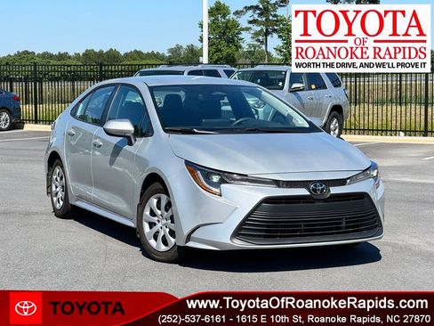 Used 2025 Toyota Corolla LE FWD image 1