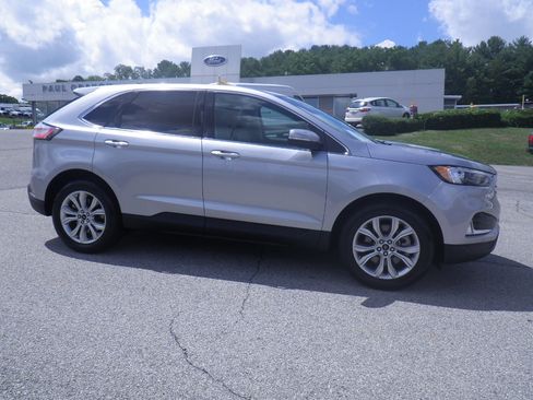 Certified 2024 Ford Edge Titanium image 7