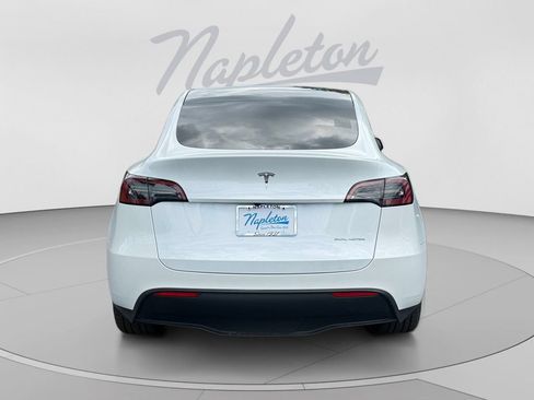 Used 2024 Tesla Model Y Long Range AWD/4WD image 4