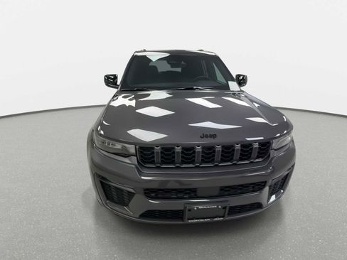New 2026 Jeep Grand Cherokee Limited w/ Limited Altitude Package AWD/4WD image 3