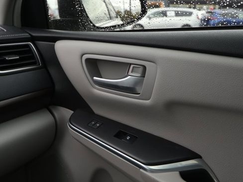 Used 2017 Toyota Camry LE image 23