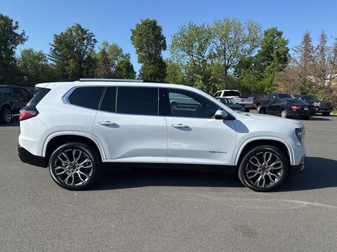 New 2026 GMC Acadia Denali Ultimate w/ LPO, Floor Liner Package AWD/4WD image 8