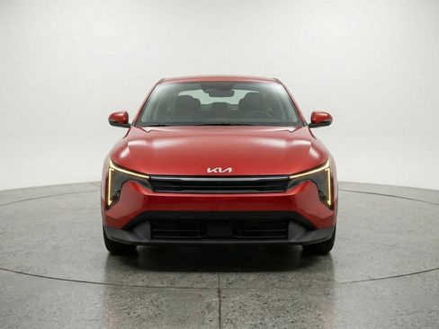Used 2025 Kia K4 LXS image 2