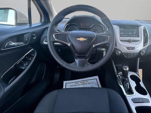 Used 2018 Chevrolet Cruze LS FWD image 5