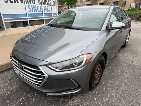 Used 2017 Hyundai Elantra SE image 9