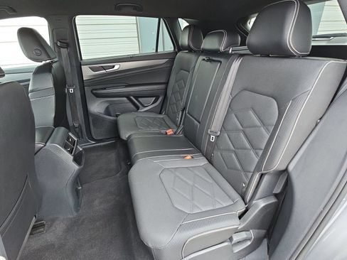 Certified 2024 Volkswagen Atlas Cross Sport SE FWD image 14