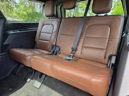 Used 2022 Lincoln Navigator L Reserve AWD/4WD image 14