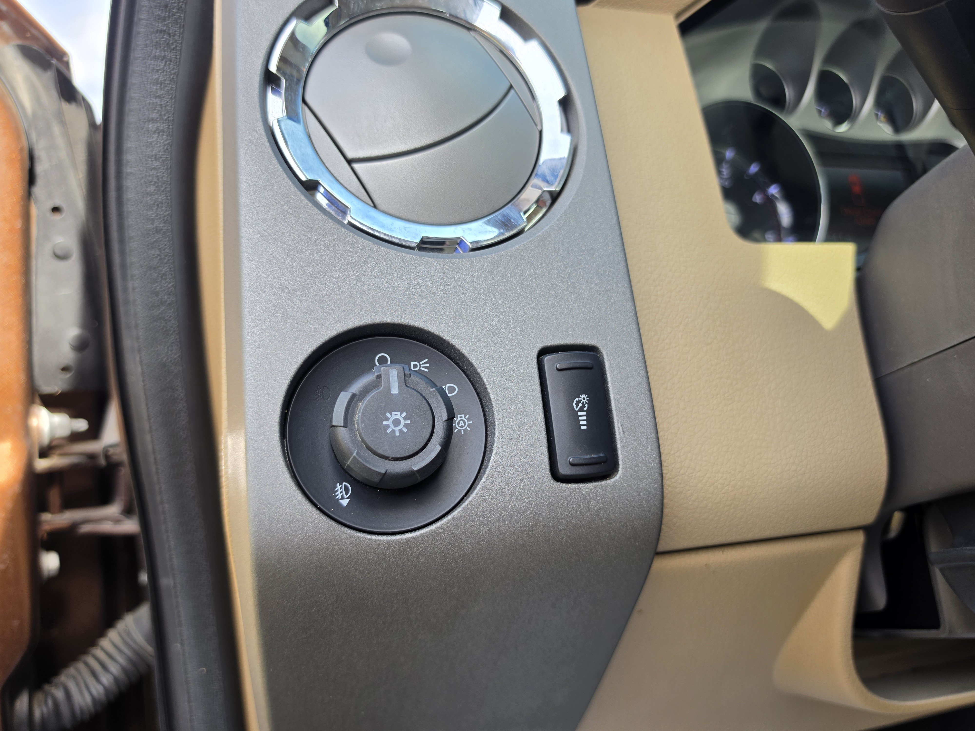 Used 2011 Ford F350 Lariat w/ Chrome Pkg AWD/4WD image 21