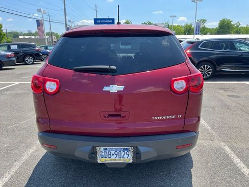 Used 2011 Chevrolet Traverse LT FWD image 5