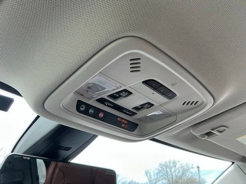 Used 2020 Chevrolet Traverse High Country image 30