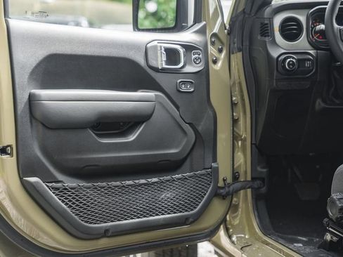 New 2025 Jeep Gladiator Sport image 37