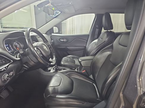 Used 2020 Jeep Cherokee Latitude Plus AWD/4WD image 18