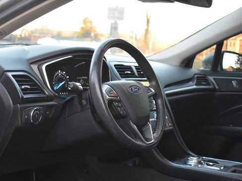 Used 2019 Ford Fusion Titanium image 18