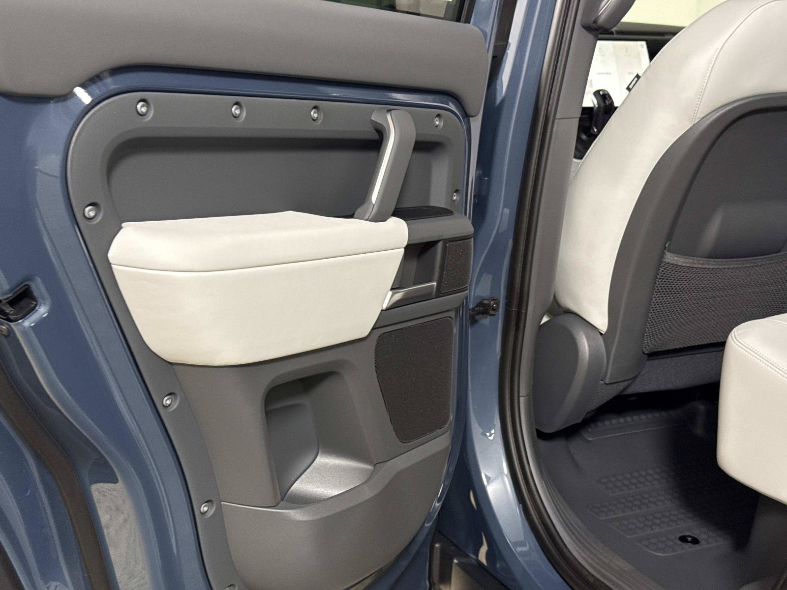 New 2026 Land Rover Defender 110 X-Dynamic SE AWD/4WD image 12