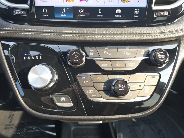 New 2027 Chrysler Pacifica Select AWD/4WD image 15