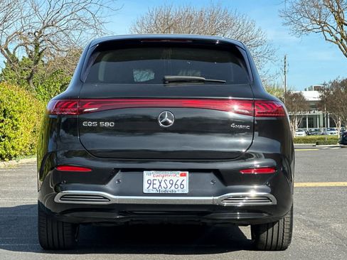 Used 2023 Mercedes-Benz EQS 580 4MATIC SUV image 4