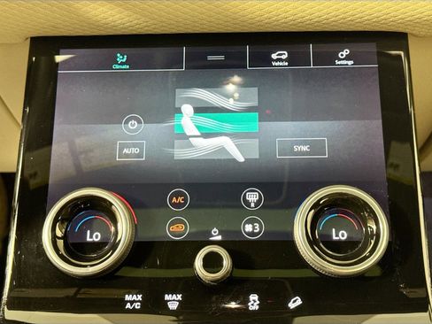 Used 2019 Land Rover Range Rover Velar S image 16