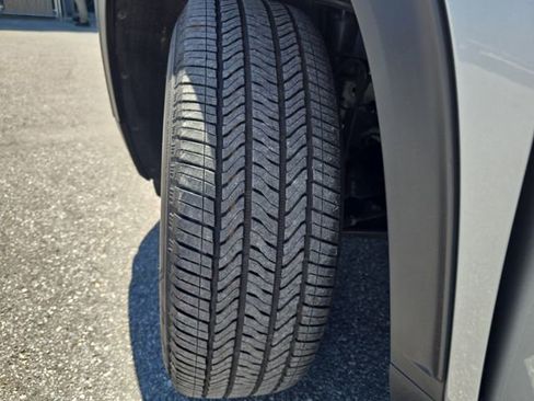 Certified 2025 GMC Acadia Elevation FWD image 32