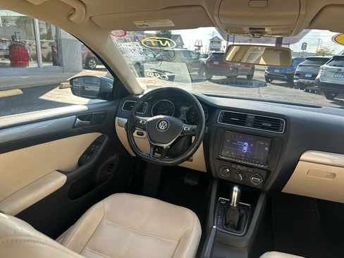 Used 2017 Volkswagen Jetta SE image 22