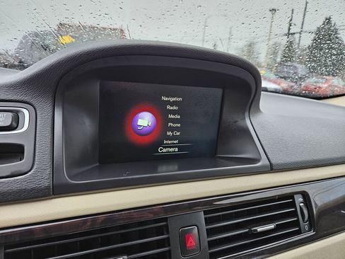 Used 2016 Volvo XC70 T5 Platinum w/ Protection Package image 26