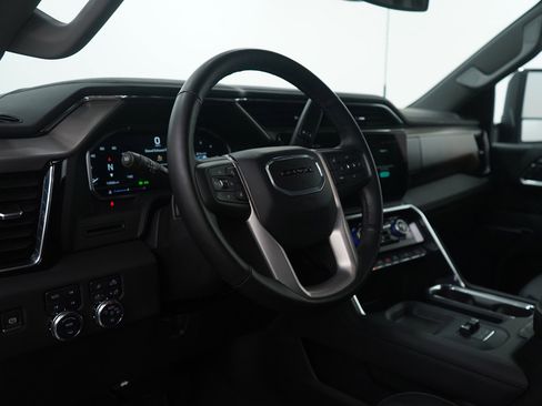 Used 2025 GMC Sierra 2500 Denali image 16