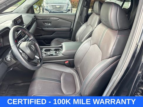 Certified 2025 Honda Pilot Black Edition image 18