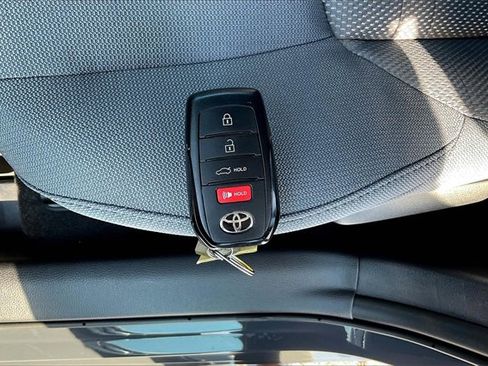 Used 2025 Toyota Corolla SE image 11