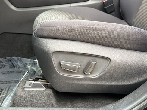 Certified 2025 Toyota Highlander LE FWD image 18